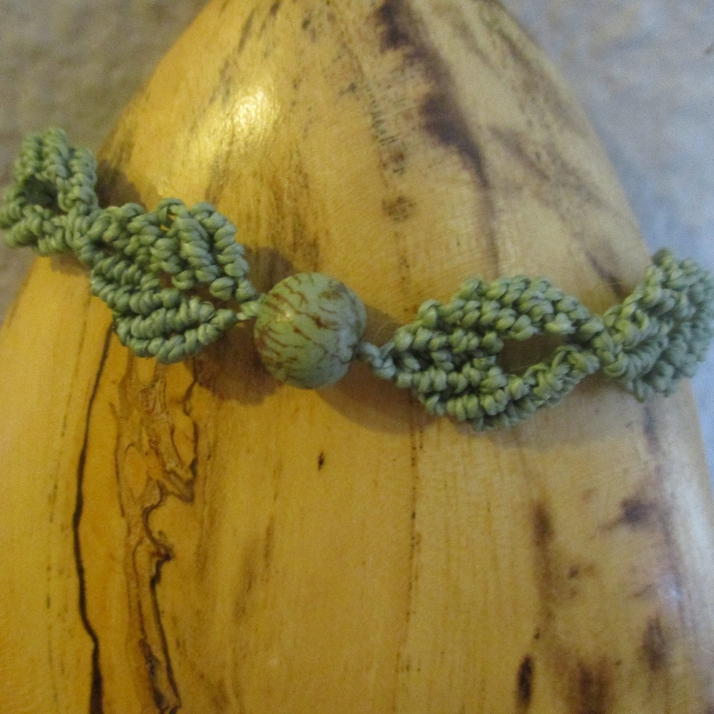 Macrame Leaf Design Bracelet with Acai Bead